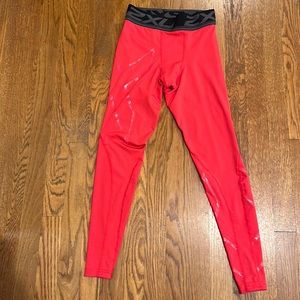 2XU men’s tights-small. Rare red